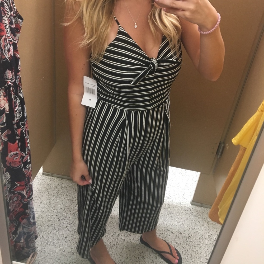 🌸 Black/ White Jumpsuit 🌸